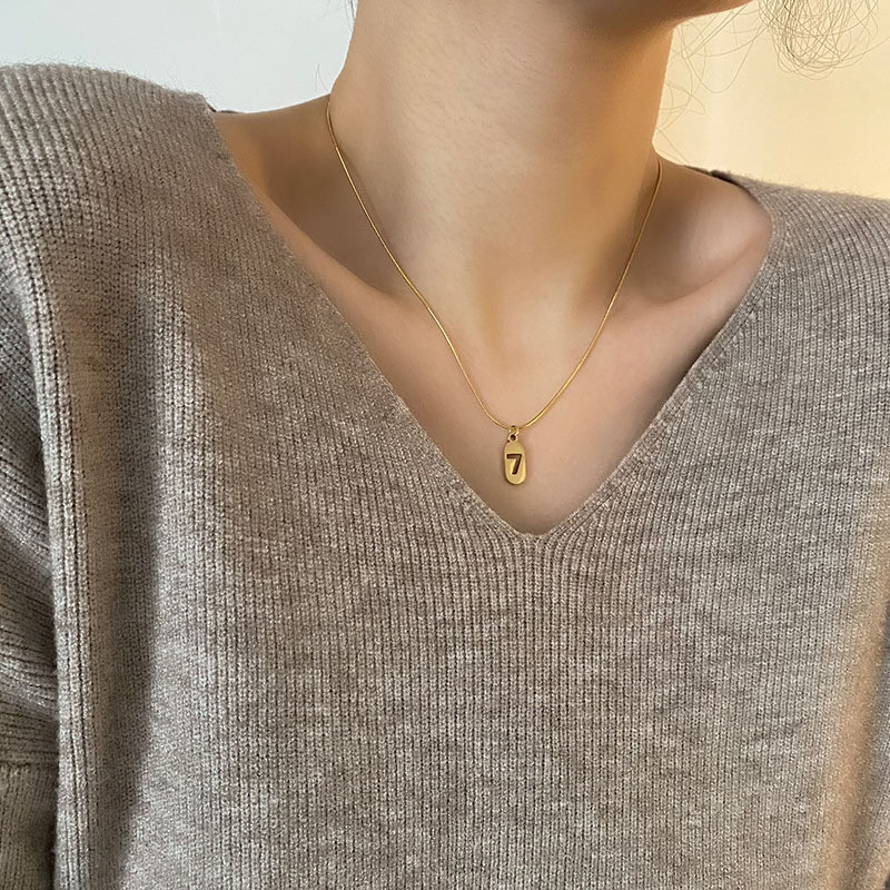 High-Grade Titanium Steel Non-Fading Necklace Light Luxury Niche 18k Gold Clavicle Chain Female Number 7 Pendant Student Jewelry Female