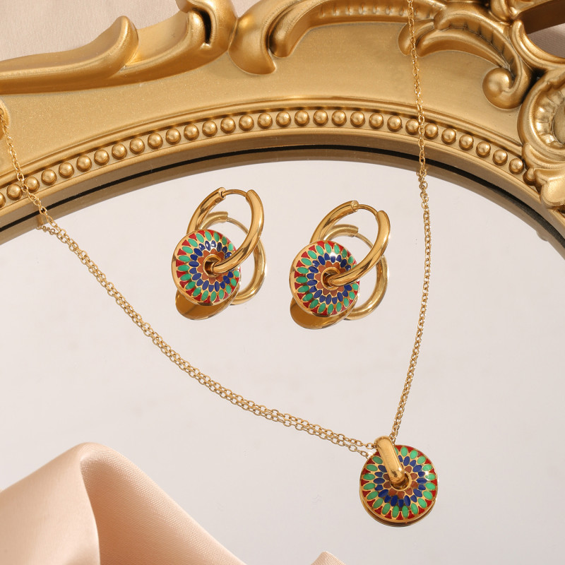 Cross-Border Wholesale European and American Retro Painted Daisy Flower Pattern High-End Titanium Steel Non-Fading Jewelry Set Women's Necklace