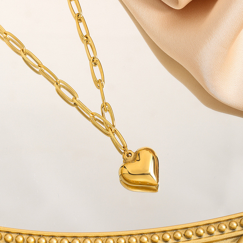 European and American Cross-Border INS Style Summer Personality 18K Gold Stainless Steel Necklace Light Luxury Versatile Heart Pendant Necklace Jewelry