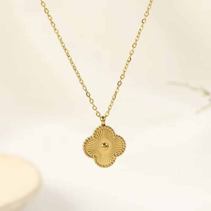 Cross-Border Fashion Elegant Four-Leaf Flower Collarbone Chain Set for Women 2022 New Trendy Internet Celebrity Design Necklace Wholesale