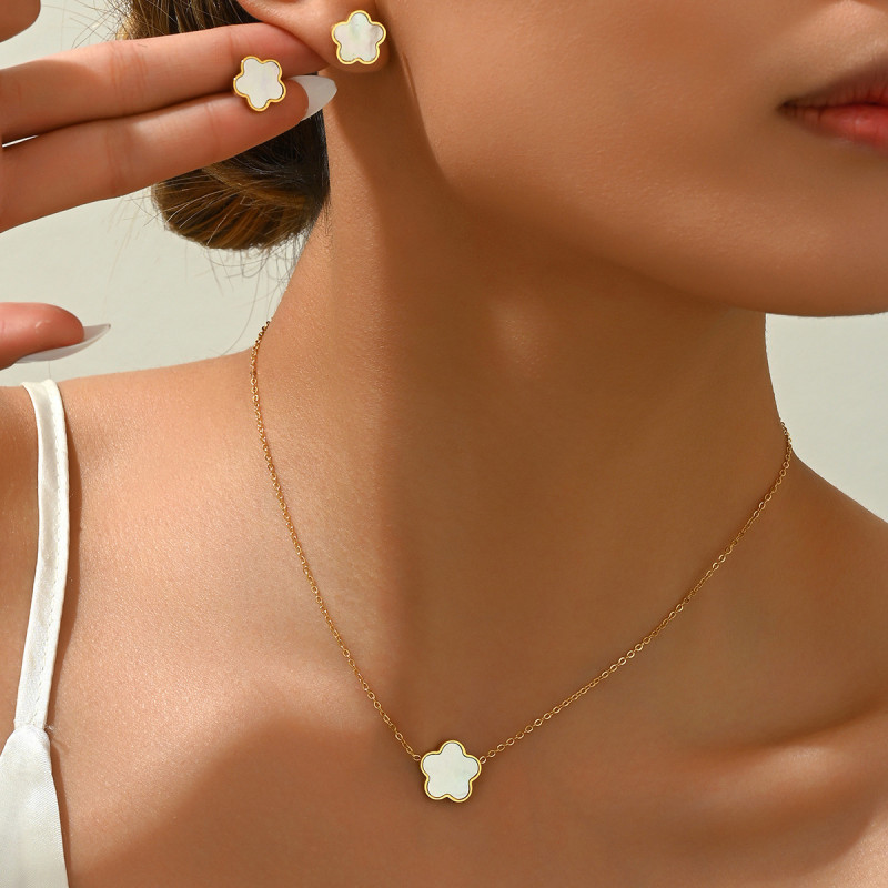 Cross-Border Fashion Personality Five-Leaf Flower Set Black and White Titanium Steel Necklace Earrings Light Luxury Temperament Set Clavicle Chain