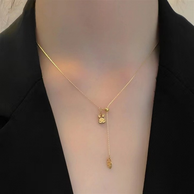 Little Bunny Carrot Pull-out Exquisite Necklace for Women Titanium Steel 18K Gold Plated Niche Simple Elegant Collarbone Chain Accessory
