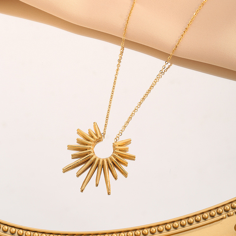 Minimalist Style Sun Necklace for Women Radiant Clavicle Chain Niche Light Luxury Personality Titanium Steel Non-Fading Necklace