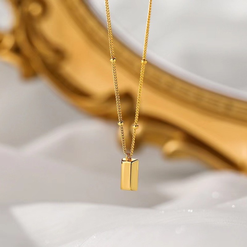 Geometric Long Block Small Gold Brick Necklace for Women, Niche Collarbone Chain, Internet Celebrity Spacer Bead Chain, Titanium Steel Brick Pendant Accessories