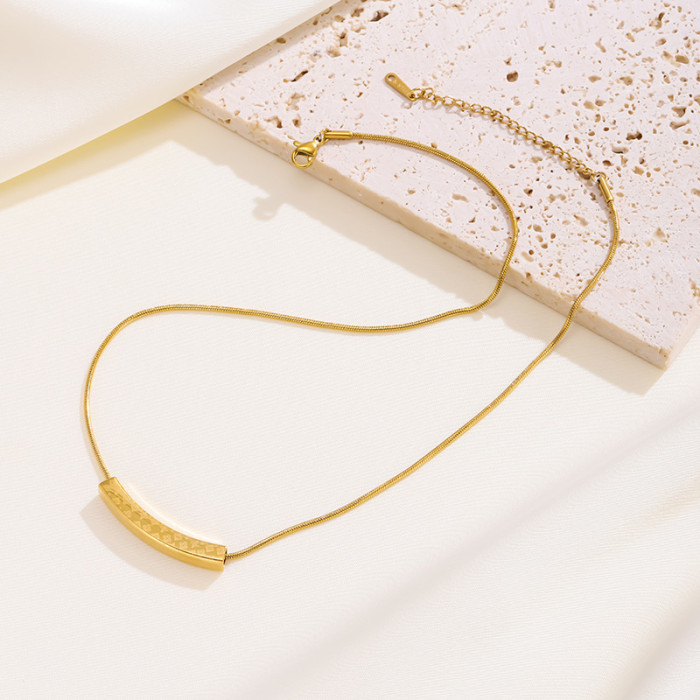 Cross-Border Classic Niche Design Four-Leaf Clover Pattern Smile Shape Non-Fading Titanium Steel Necklace Accessories Clavicle Chain