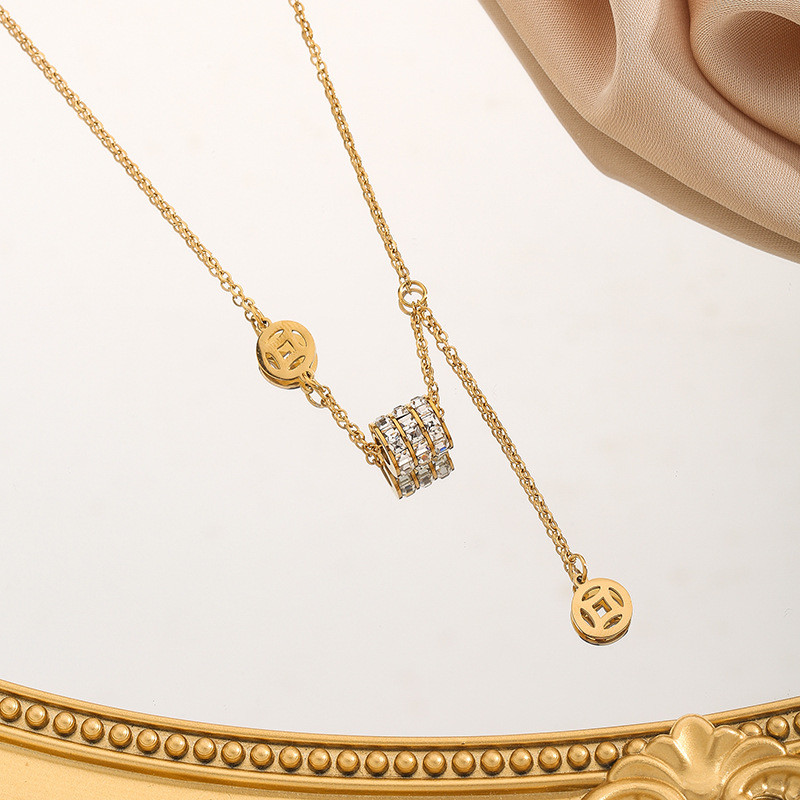 2024 New Women's Titanium Steel Summer Light Luxury Niche Collarbone Chain High-end Pendant Ins Style Copper Coin Small Waist Necklace