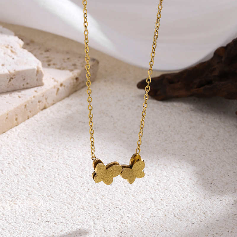 Stainless Steel 18k Gold Japanese and Korean Style Connected Matte Butterfly Pendant Necklace for Women, Flying Butterflies Collarbone Chain