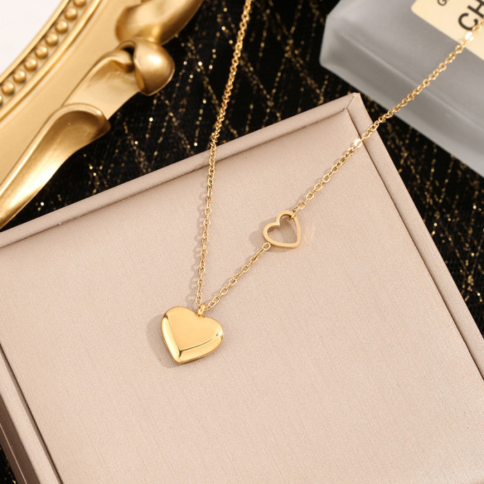 Non-Fading Korean Heart Necklace for Women, Collarbone Chain, Light Luxury Niche Design, 2024 New Titanium Steel Pendant