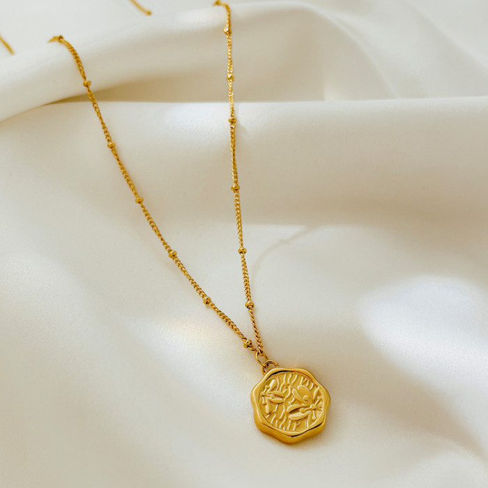 Fashion New Ins Style Simple Niche Design Peach Blossom Necklace for Women, Versatile Thick Gold Plated Collarbone Chain