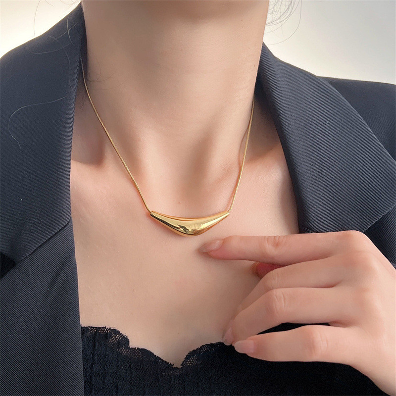 European and American Cross-Border Hot-Selling Geometric Arc Titanium Steel Snake Bone Chain Necklace for Women Triangle Arc Tube Pendant Simple and Cool Style