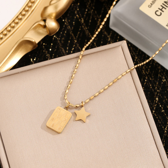 2024 New Titanium Steel Necklace Wholesale for Women, Non-Fading Niche Jewelry, Ins Style, 18K Gold Plated Square Checkerboard Design