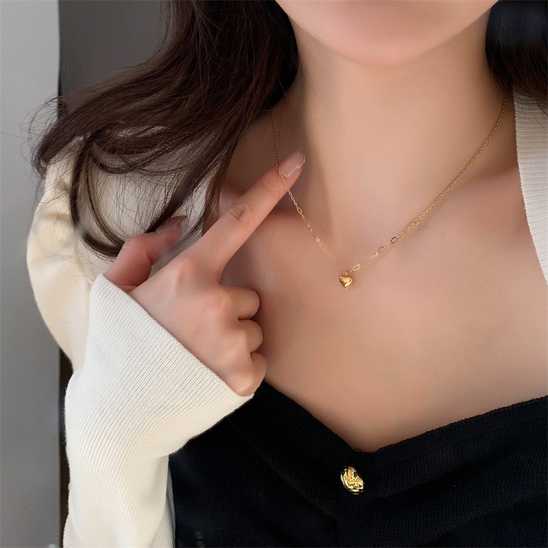 Heart Pendant INS Trend Necklace for Women European and American Niche Style 18K Gold Plated Light Luxury High-end Minimalist Clavicle Chain