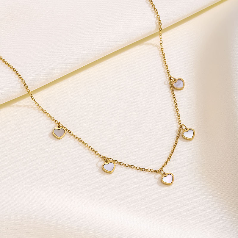 Cross-Border Hot-Selling Petite Metal Heart White Shell Titanium Steel Necklace for Women, Niche Design Clavicle Chain, Elegant Versatile Choker
