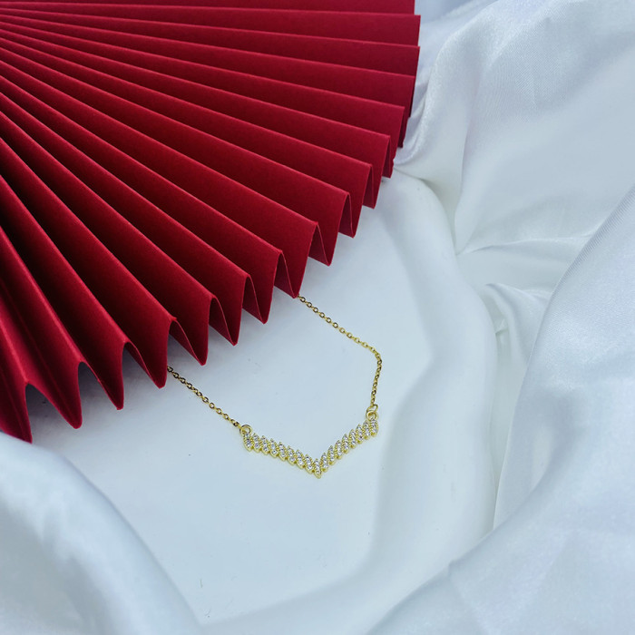 Full Zircon Micro Inlay Big V Classic Titanium Steel Necklace Sweet Ins Style Plated 18K Real Gold Pendant Clavicle Chain Accessories