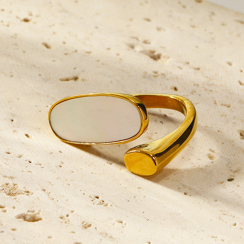 European and American INS Style Personality Fashion Titanium Steel 18K Gold Plated Color Retention White Mother of Pearl Geometric Oval Ring Women's Jewelry Ring