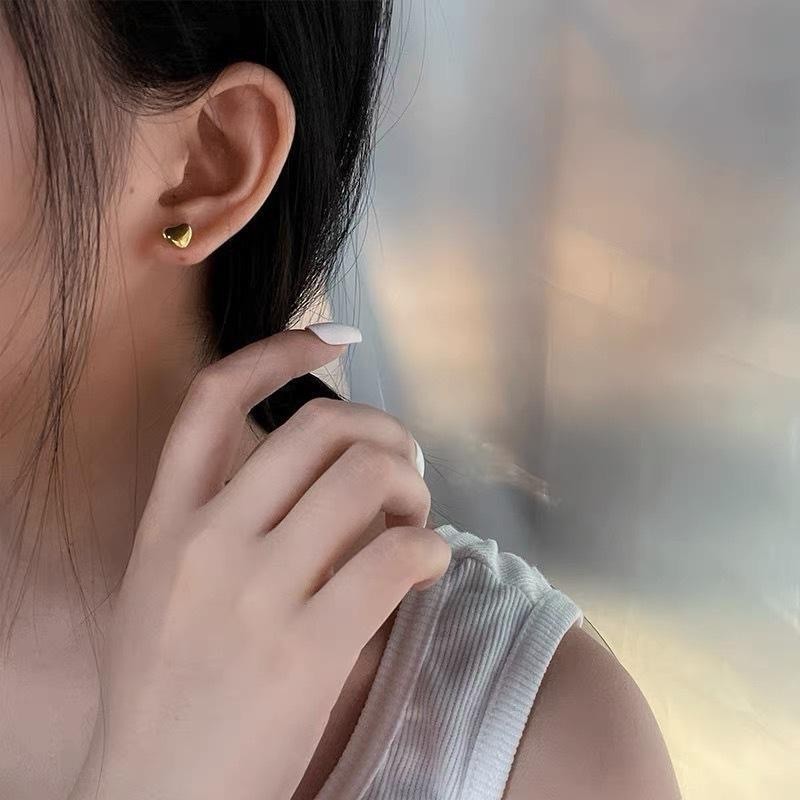 Korean Style Hot-Selling Mini Heart Stainless Steel Earrings for Women, Niche High-End Ear Piercing Heart Earrings