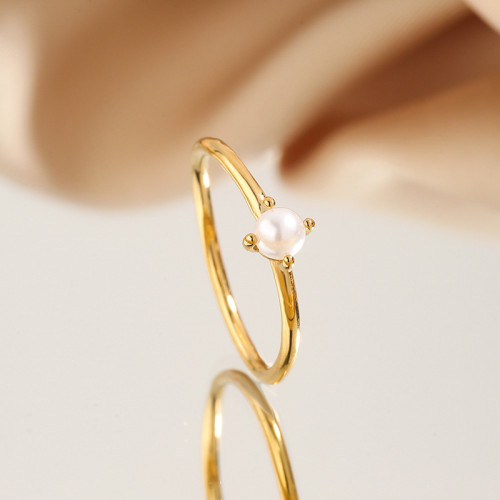 Fresh Retro Pearl Ring for Women, Light Luxury Exquisite Small Pearl Four-Claw Elegant Simple Stackable Titanium Steel Ring for Women