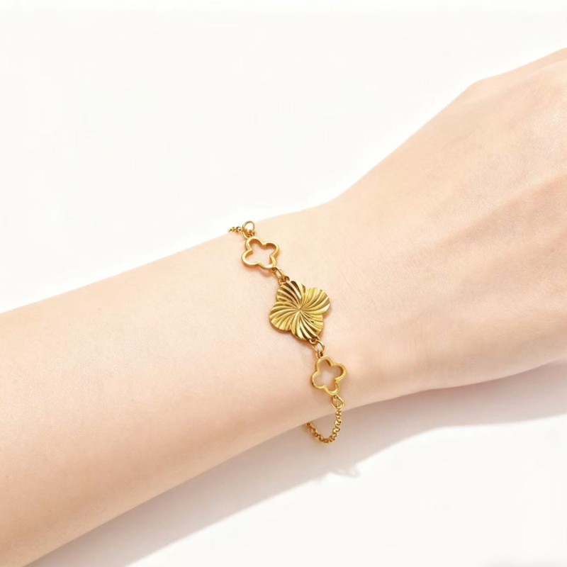 European and American Cross-Border Hot-Selling Stainless Steel Four-Leaf Flower Laser Pendant Bracelet Light Luxury Versatile Trendy Four-Leaf Jewelry for Women