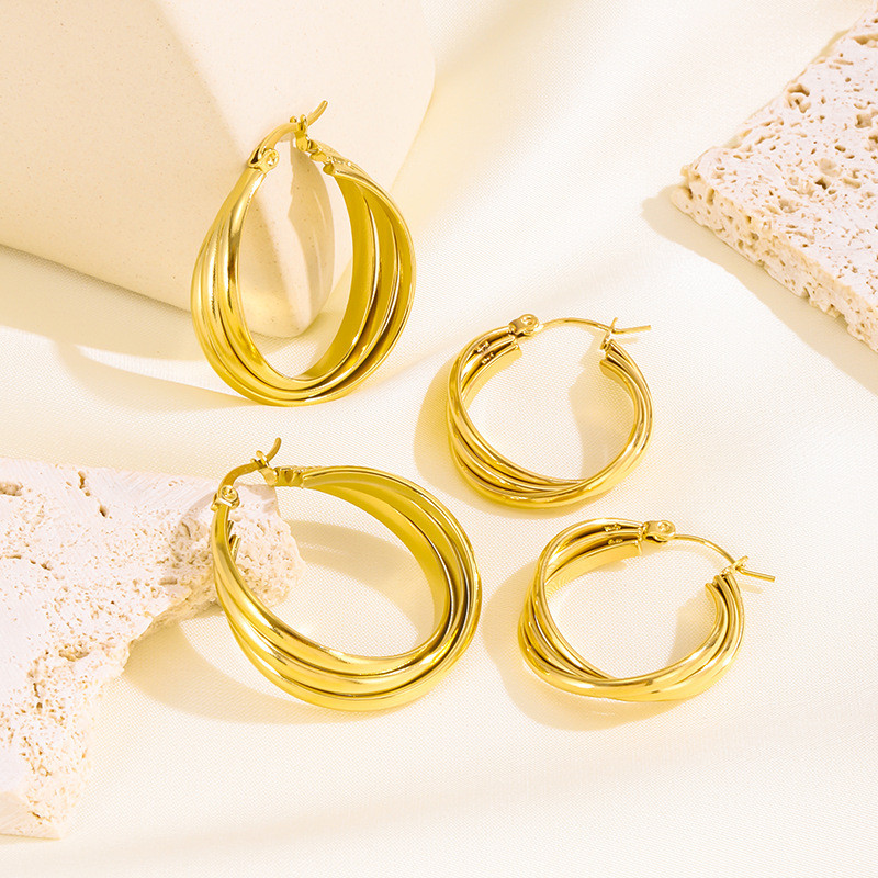 European and American Fashion 18K Gold Tassel Titanium Steel Earrings for Women, Light Luxury High-End Feel, Elegant Stainless Steel Stud Earrings Jewelry