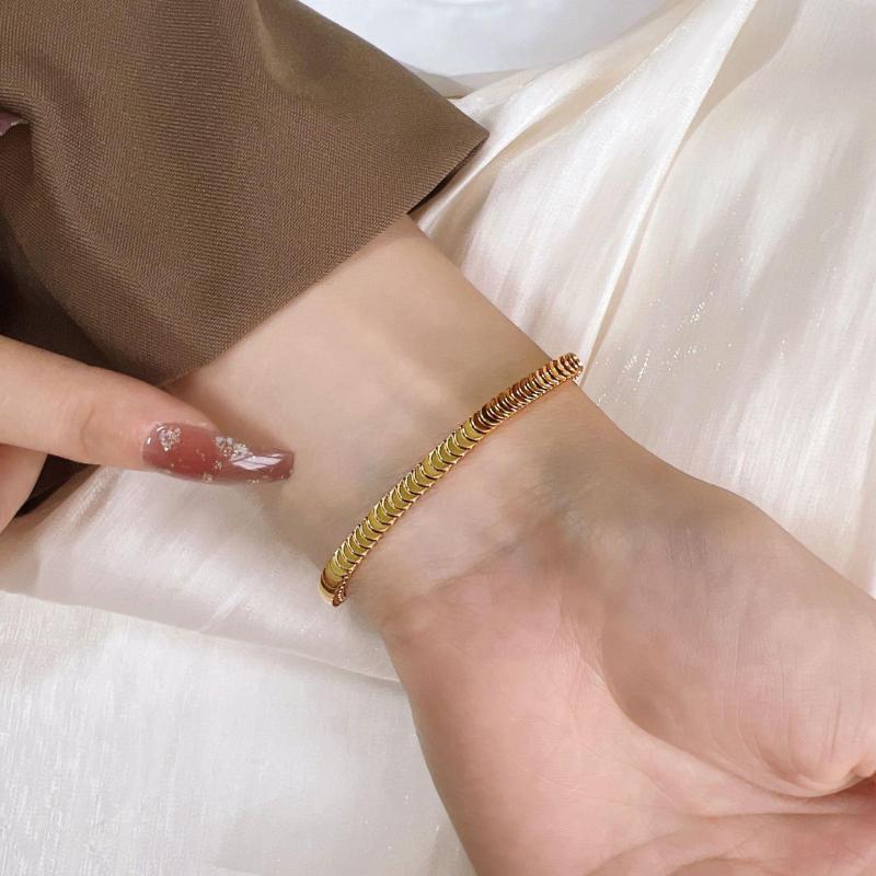 Fish Scale Bracelet for Women 2024 New Trendy Summer 18k Gold Color Ins Niche Design High-end Feel Gold Color Jewelry