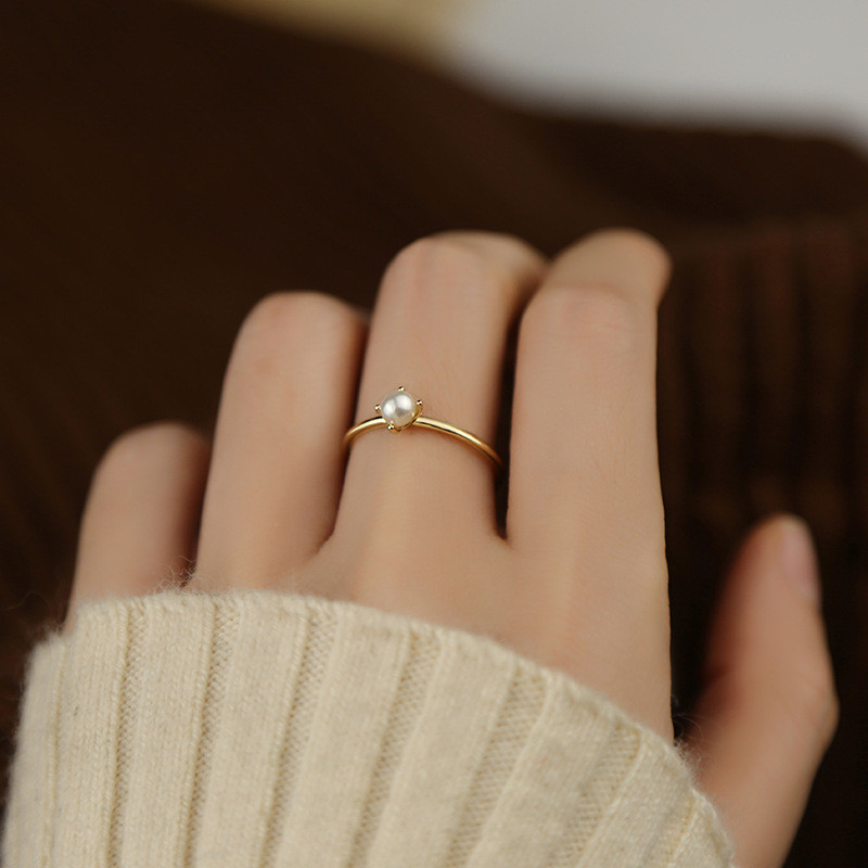 Fresh Retro Pearl Ring for Women, Light Luxury Exquisite Small Pearl Four-Claw Elegant Simple Stackable Titanium Steel Ring for Women