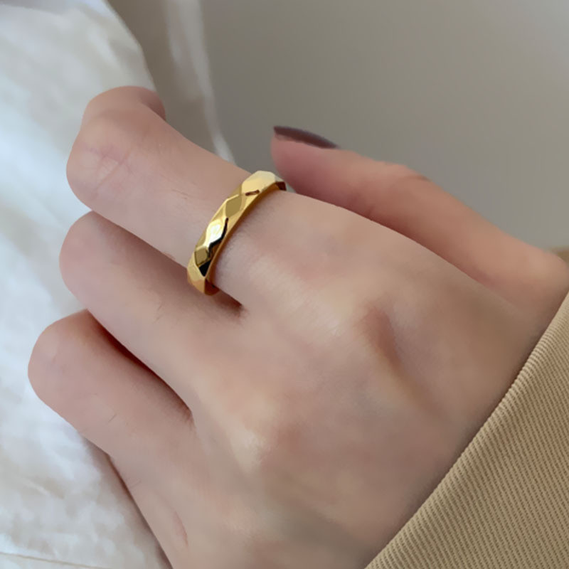 Exquisite Ultra-Shiny Multi-Faceted Prismatic Ring for Women, Simple Ins Style, Cool and Minimalist Design, High-End Feel, Unique and Niche Light Luxury