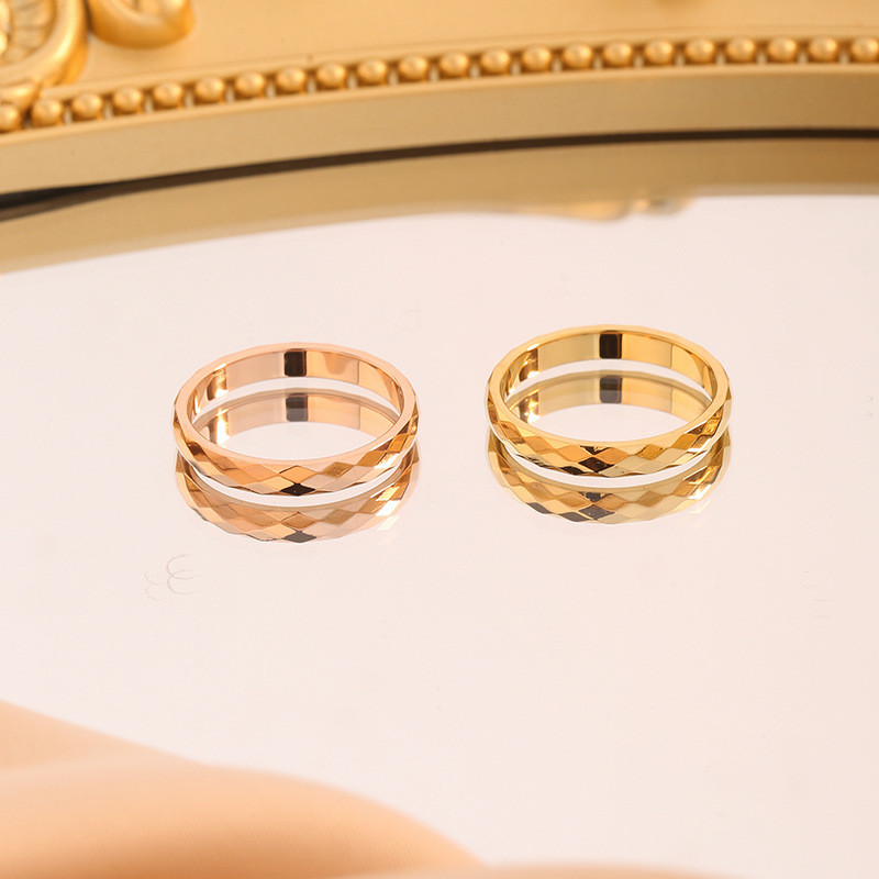 Exquisite Ultra-Shiny Multi-Faceted Prismatic Ring for Women, Simple Ins Style, Cool and Minimalist Design, High-End Feel, Unique and Niche Light Luxury