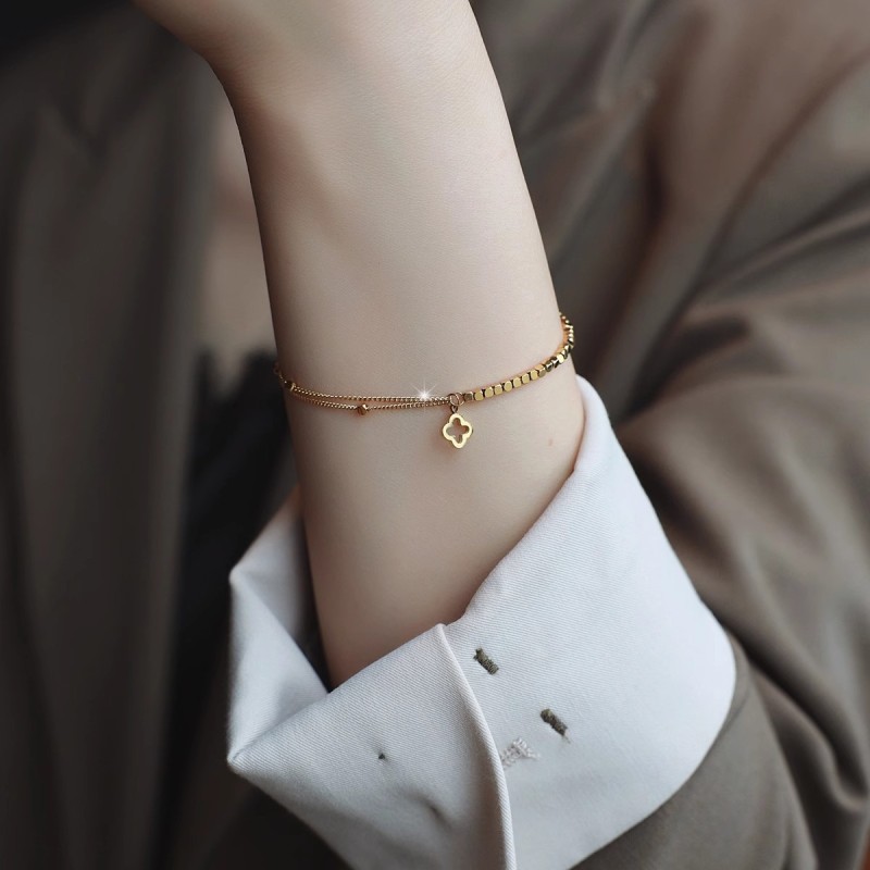 2024 New Gold Broken Silver Four-Leaf Clover Bracelet for Women, Light Luxury Niche Exquisite Stainless Steel Versatile Jewelry
