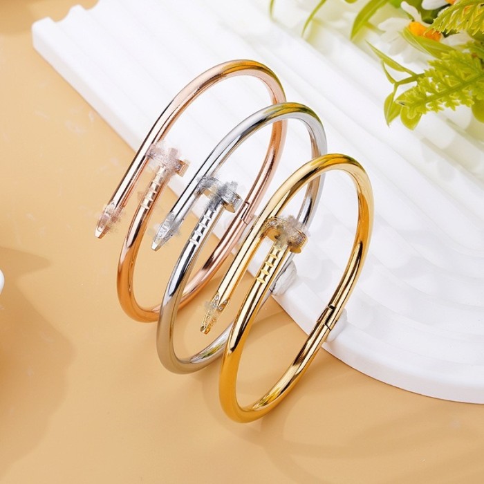 Trade Classic Stone-Studded Titanium Steel Bracelet for Women, Adjustable Open Bracelet, Amazon Accessories, Carria...