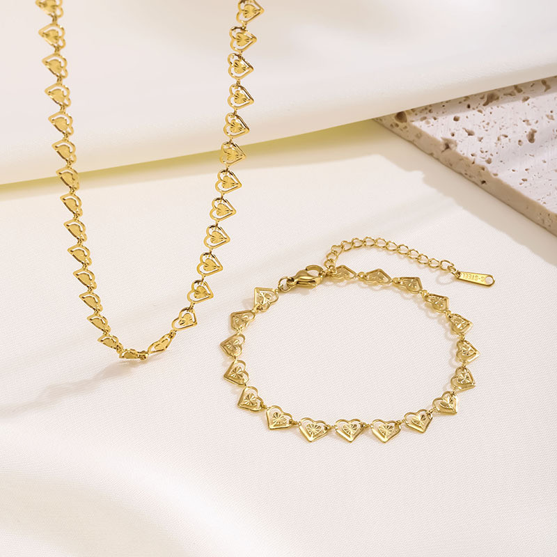 European and American Fashion Elegant Light Luxury Jewelry Women Heart Collarbone Chain Hollow Splicing Heart-shaped European and American Exquisite Necklace Bracelet