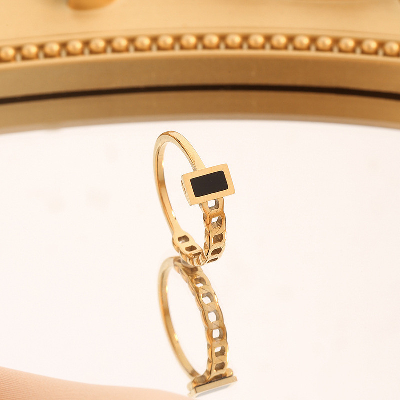 New Minimalist Style High-End Black Rectangular Chain Ring for Women, Non-Fading, Niche Design, Unique Fashion, Ins Trend