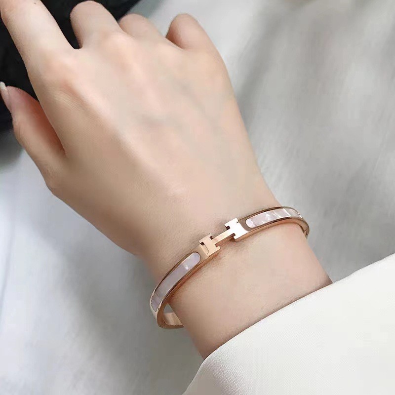 Korean Version Hot-Selling Titanium Steel Rose Gold H Letter Bracelet for Women Fashion Real Pearl Niche Design Light Luxury Bracelet Jewelry Trend