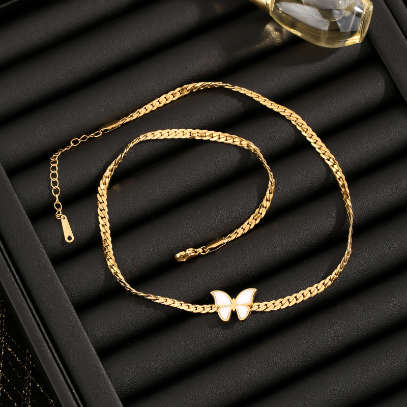 2024 New Korean Style Horsewhip Chain Titanium Steel White Shell Butterfly Fashion Versatile Collarbone Chain for Women Wholesale