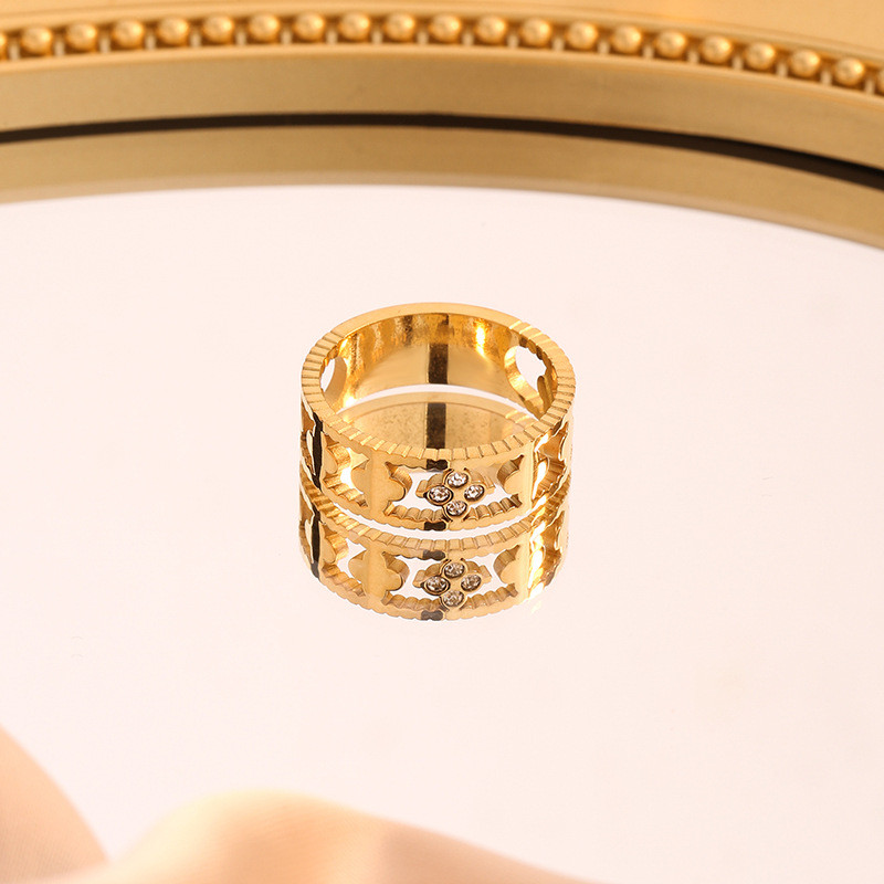 Cross-Border Hot-Selling Trendy Fashion Hollow Four-Leaf Clover Titanium Steel Ring for Women with Inlaid Diamonds, Unique Fresh Style Index Finger Ring