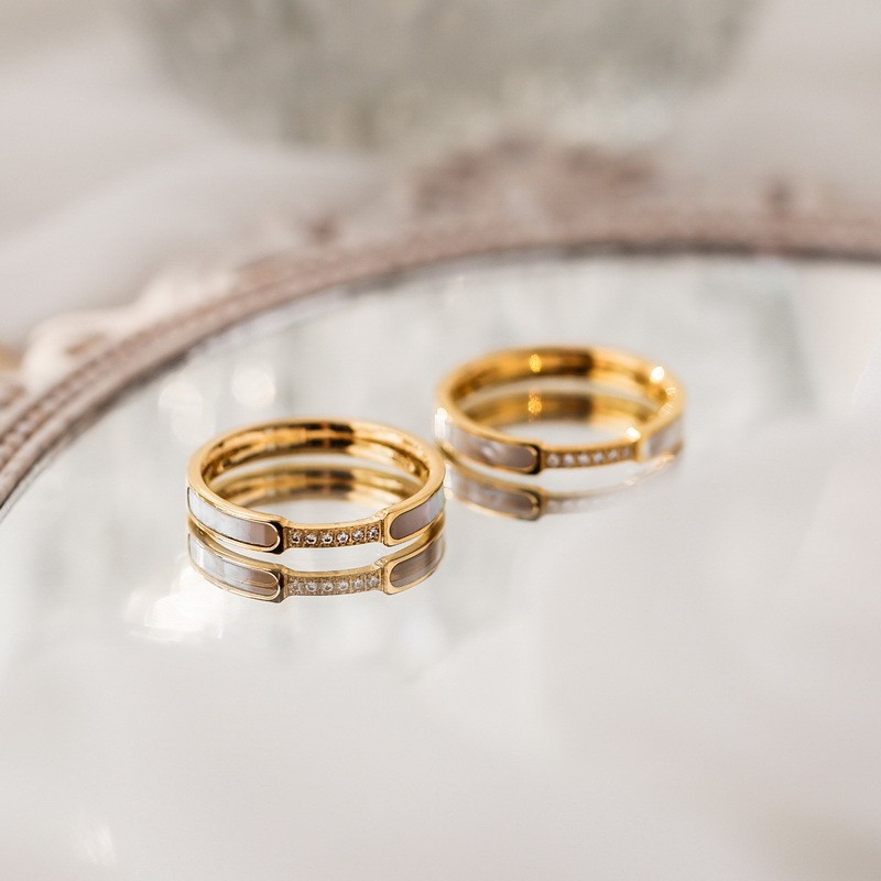 Japanese Style Mild Luxury All-Match Micro-Inlaid Shell Ring Rose Gold White Shell Titanium Steel Ring Female Special-Interest Design Non-Fading
