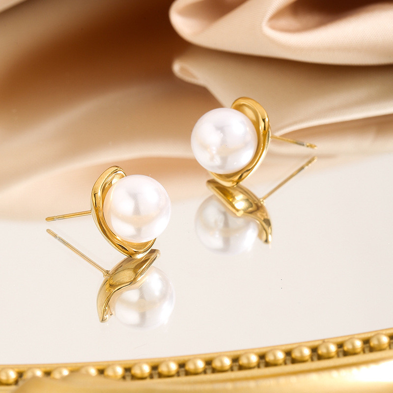 Vintage Earrings for Women Elegant High-end Light Luxury Niche Design Antique Stud Earrings Stainless Steel Pearl Earrings Wholesale