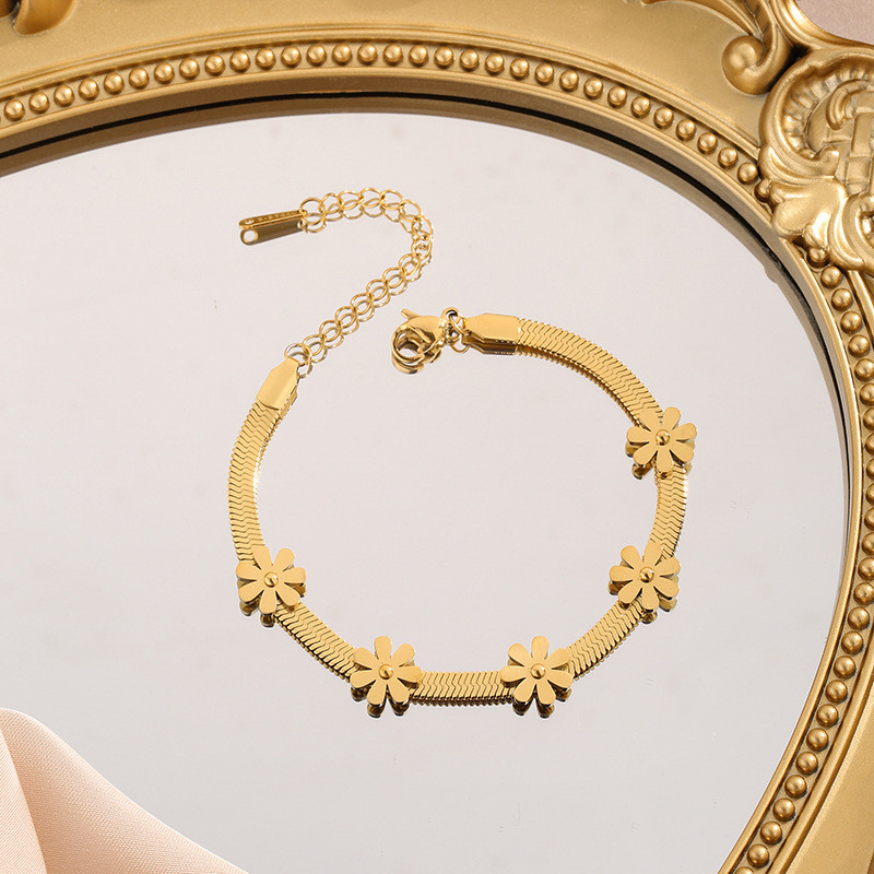 Cross-Border Non-Fading Full Titanium Steel Hand Jewelry Street Style Personality Hip-Hop Five Small Daisy Blade Chain Bracelet for Women Wholesale