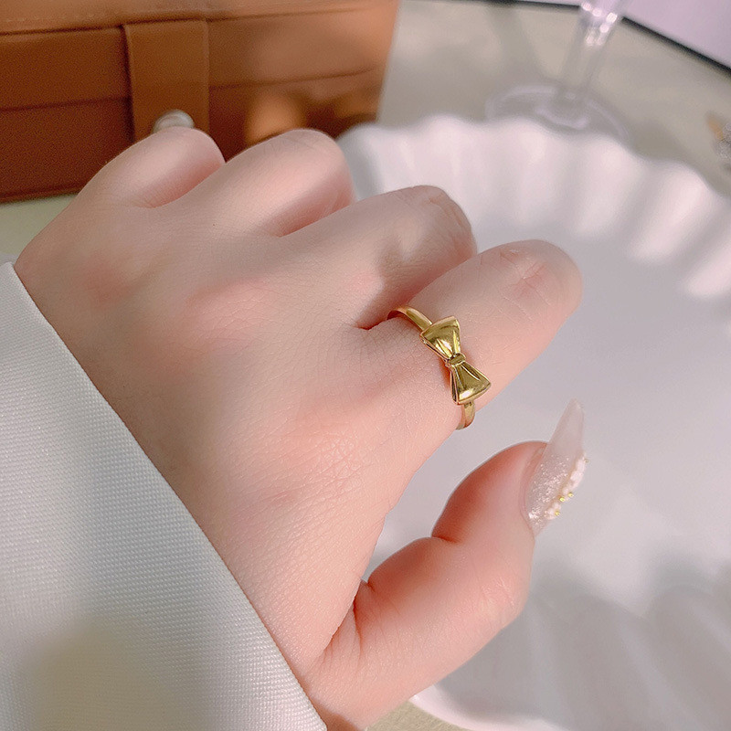 Japanese and Korean Simple Bowknot Ring for Women, INS Non-Fading Titanium Steel Plated with 18K Gold, Fashionable and Unique Index Finger Ring