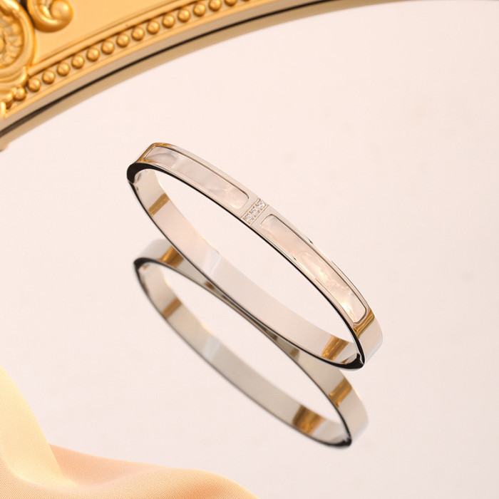 Titanium Steel High-End White Shell Mother-of-Pearl Bracelet for Women with Inlaid Diamonds, Simple and Unique Ins-St...