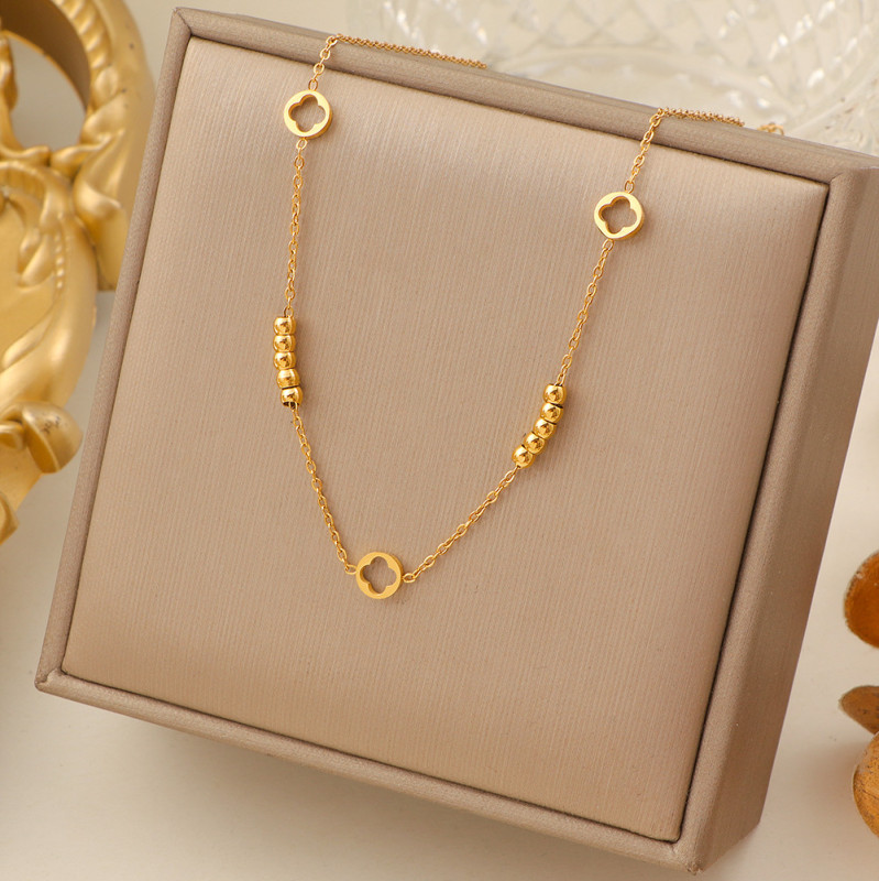 Japanese and Korean Fashion Bracelet for Women, Stainless Steel, Simple and Versatile Design, Hollow Four-Leaf Clover Commuting Style Titanium Steel Jewelry