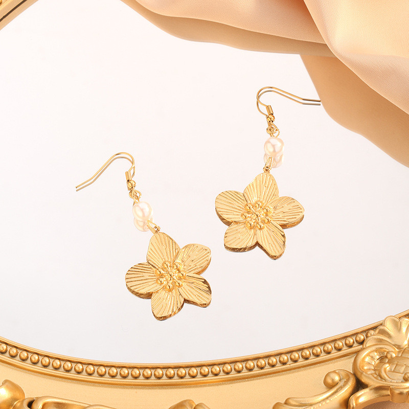 European and American Cross-Border INS 18K Gold Stainless Steel Flower Earrings for Women Fashion Simple Glass Pearl Flower Titanium Steel Ear Hooks