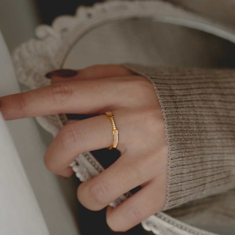 Japanese Style Mild Luxury All-Match Micro-Inlaid Shell Ring Rose Gold White Shell Titanium Steel Ring Female Special-Interest Design Non-Fading