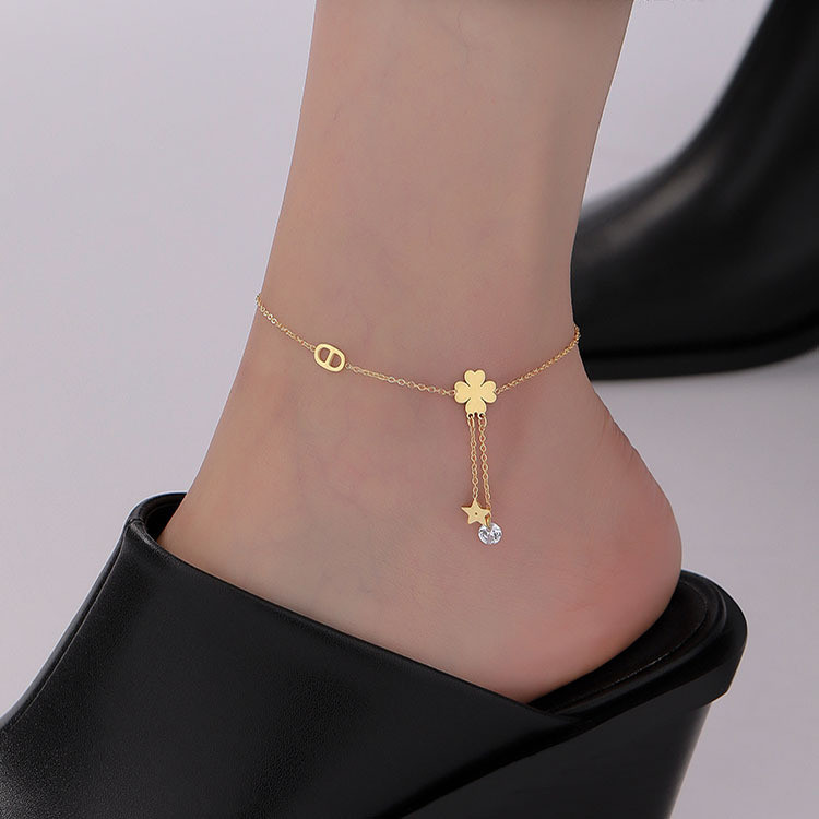 Minimalist New Four-Leaf Clover Tassel Titanium Steel Anklet for Women, Sexy 18K Gold Fashion High-End Foot Jewelry, Non-Fading