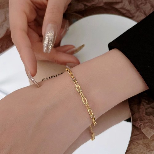 Japanese and Korean Mori Style Embossed Bracelet for Women, Titanium Steel with 18K Gold Plating, Light Luxury Ins Niche Design, Simple Bracelet with Embossed Flowers