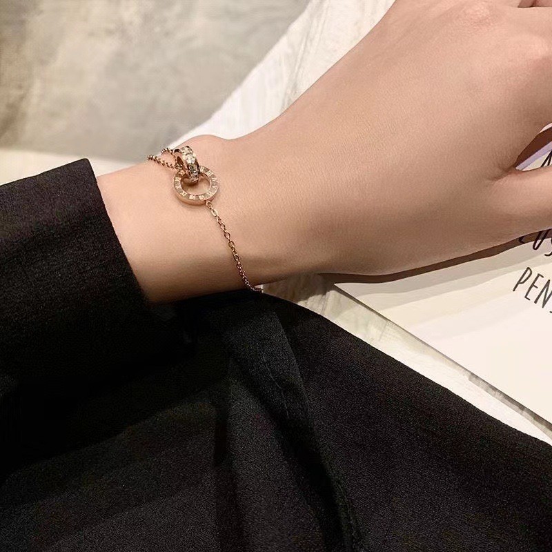 Double Ring Spliced Roman Font Titanium Steel Bracelet for Women, Versatile Non-Fading Gold Hand Jewelry, Niche Design Light Luxury Accessory