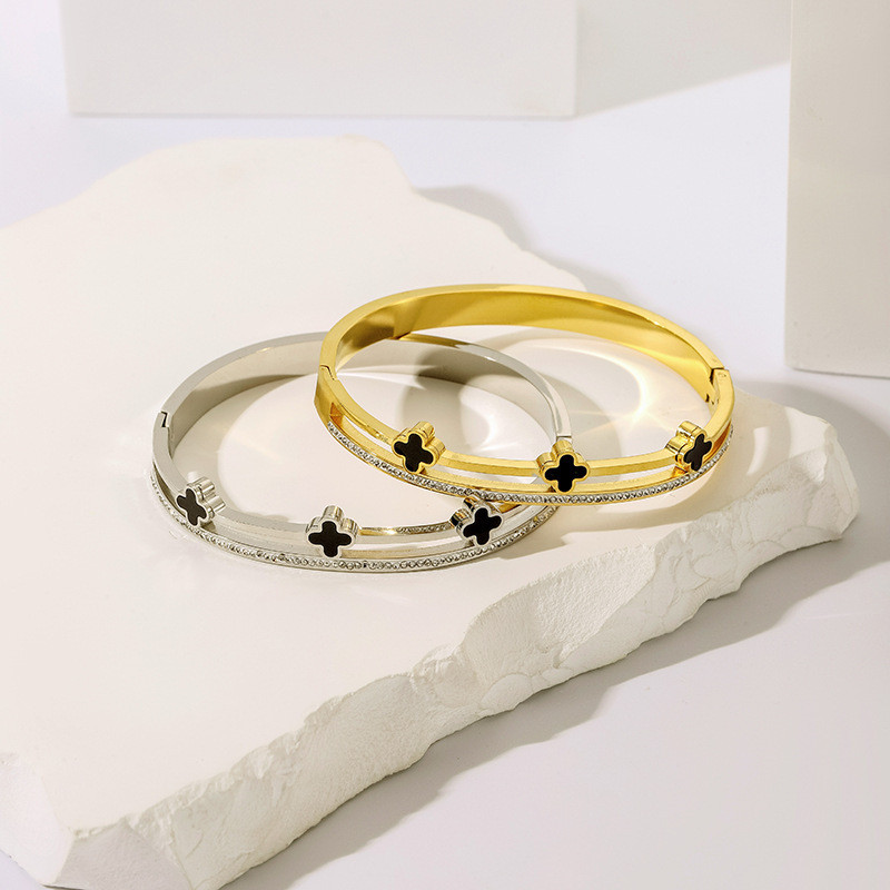 Korean Version Four-Leaf Clover High-End Titanium Steel Inlaid Diamond Bracelet for Women, Light Luxury Versatile Fashion Bracelet, Jewelry Manufacturer Wholesale