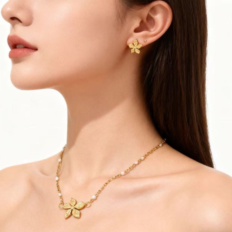 Cross-Border E-commerce Hot-Selling Petal INS Style Earrings Vintage 18K Gold Titanium Steel Textured Petal Stud Earrings Women's Jewelry