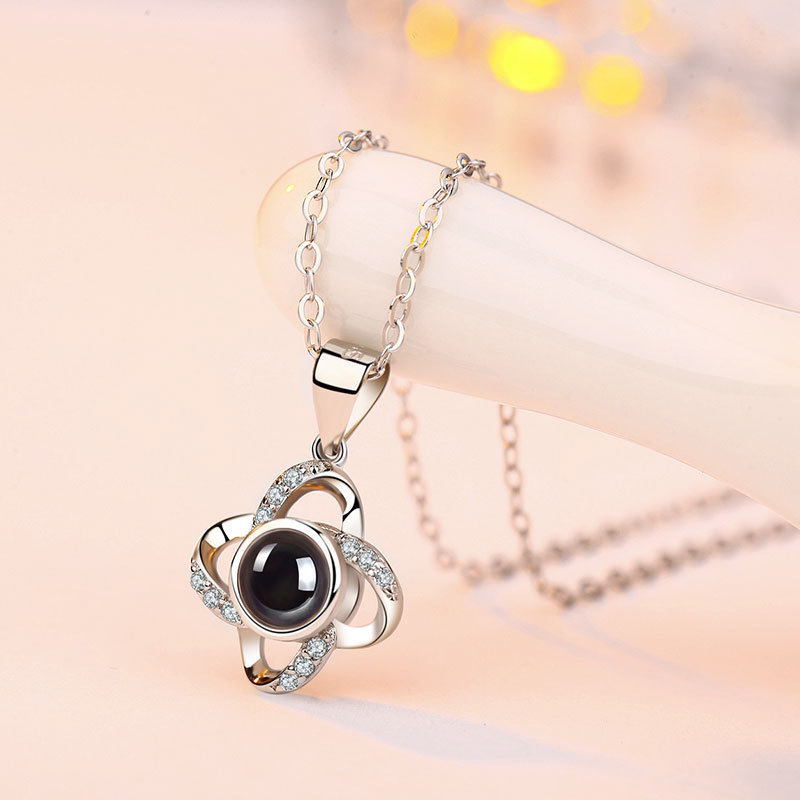 Four-leaf Clover Necklace for Women Projection Clavicle Chain Best Friend Pendant Trendy Gift One Piece Dropshipping Micro-carving Color Photo Customization