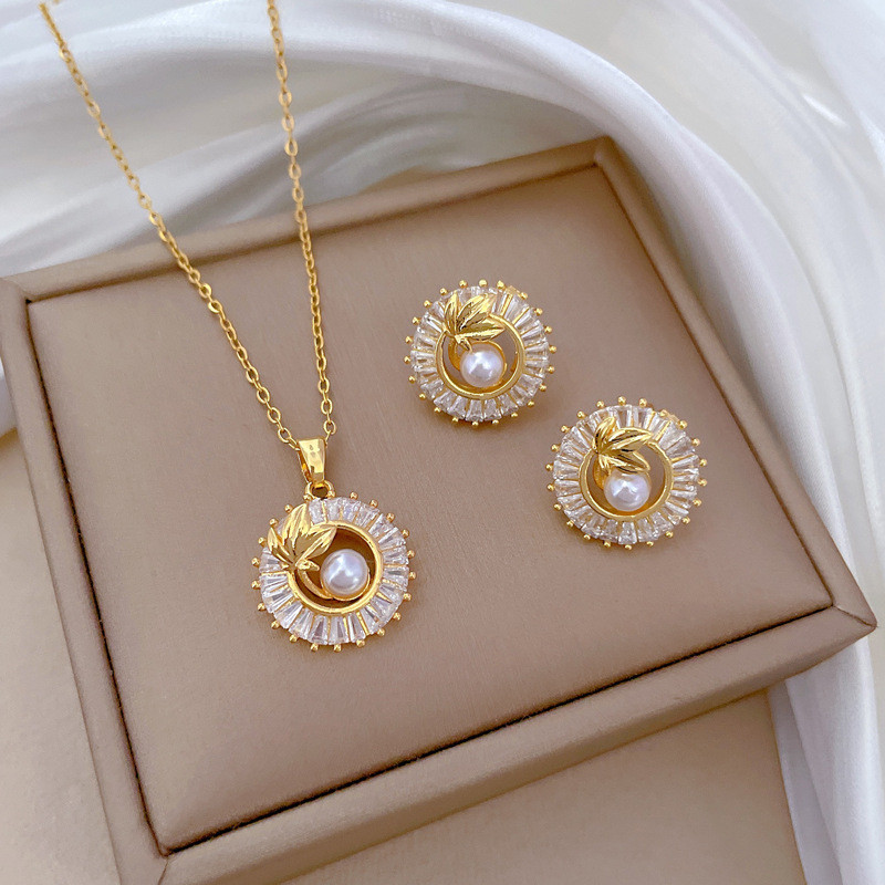 [Titanium Steel] Round Leaf Earrings Set Light Luxury Square Full Diamond Personality Elegant Party Earrings Necklace Set