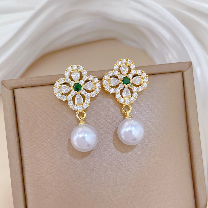 [Titanium Steel] Palace Style Pearl Flower Light Luxury Elegant Gorgeous Full Diamond Necklace for Women Versatile Collarbone Titanium Steel Chain